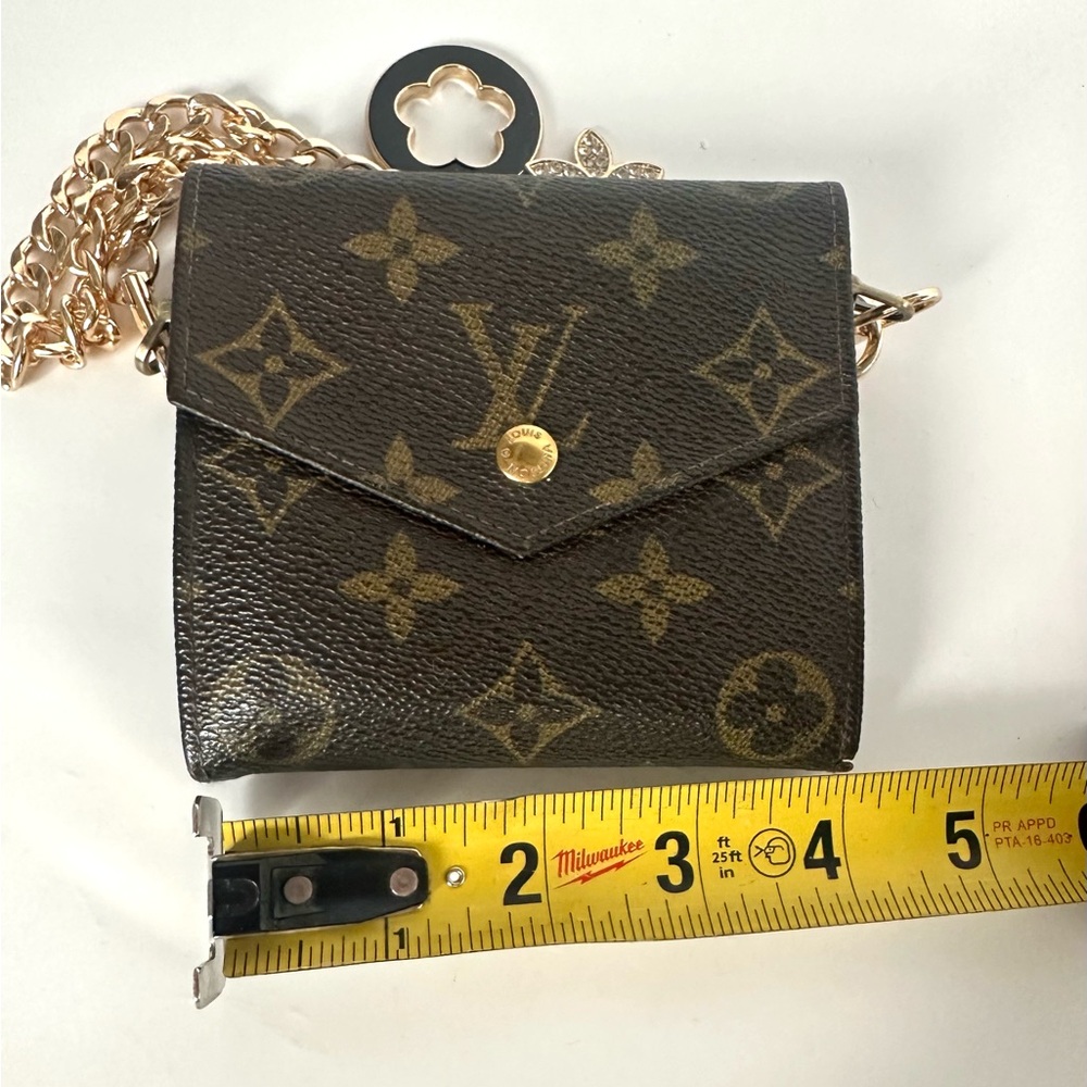 💯 LOUIS VUITTON Monogram Bifold Wallet on Chain (Black Clover) - Picture 11 of 13